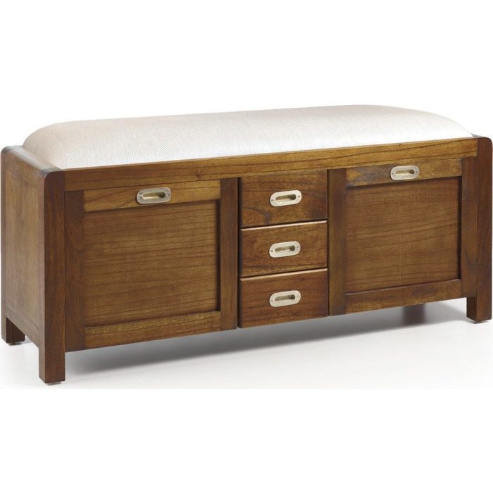 Panca etnica con maniglie argentate e struttura in legno.